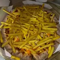 Brazuca: Uma pizza que é a cara do Brasileiro (com fritas e carne de panela)