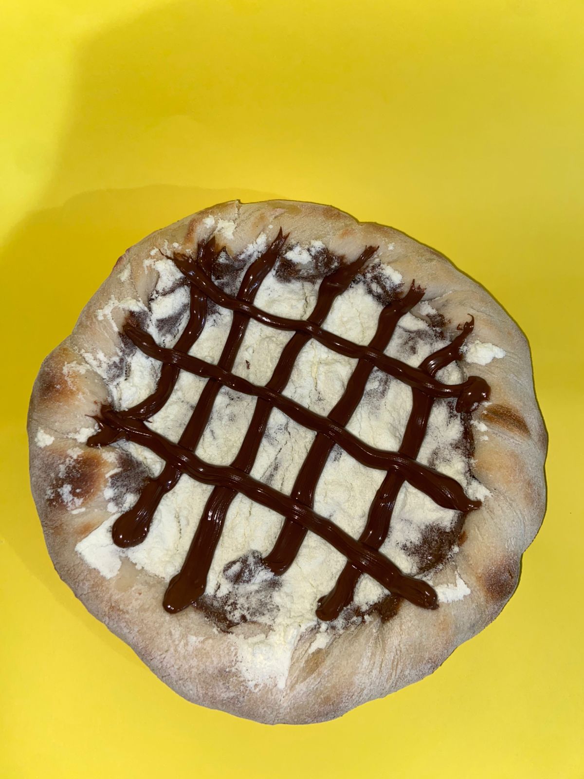 Pizza pequena: chocolate+ ninho e grade de chocolate