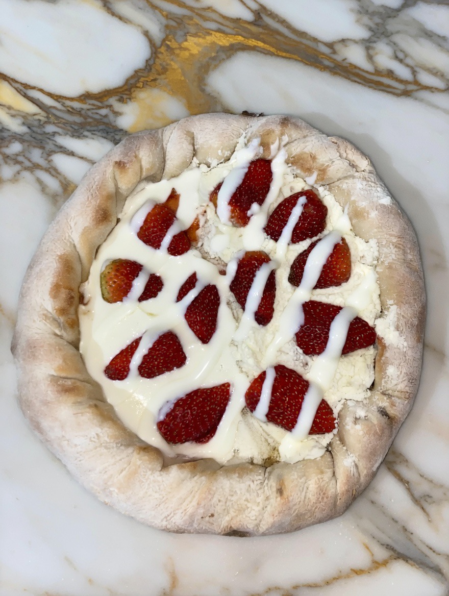 Morango moreno: morango+ tiras de creme de leite